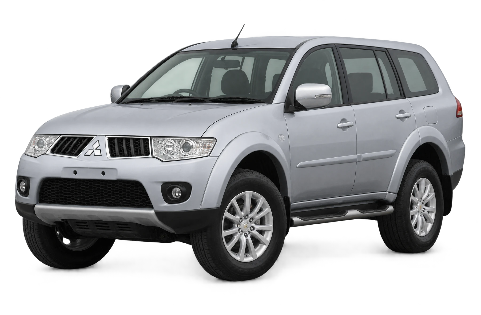Mitsubishi Challenger in silver